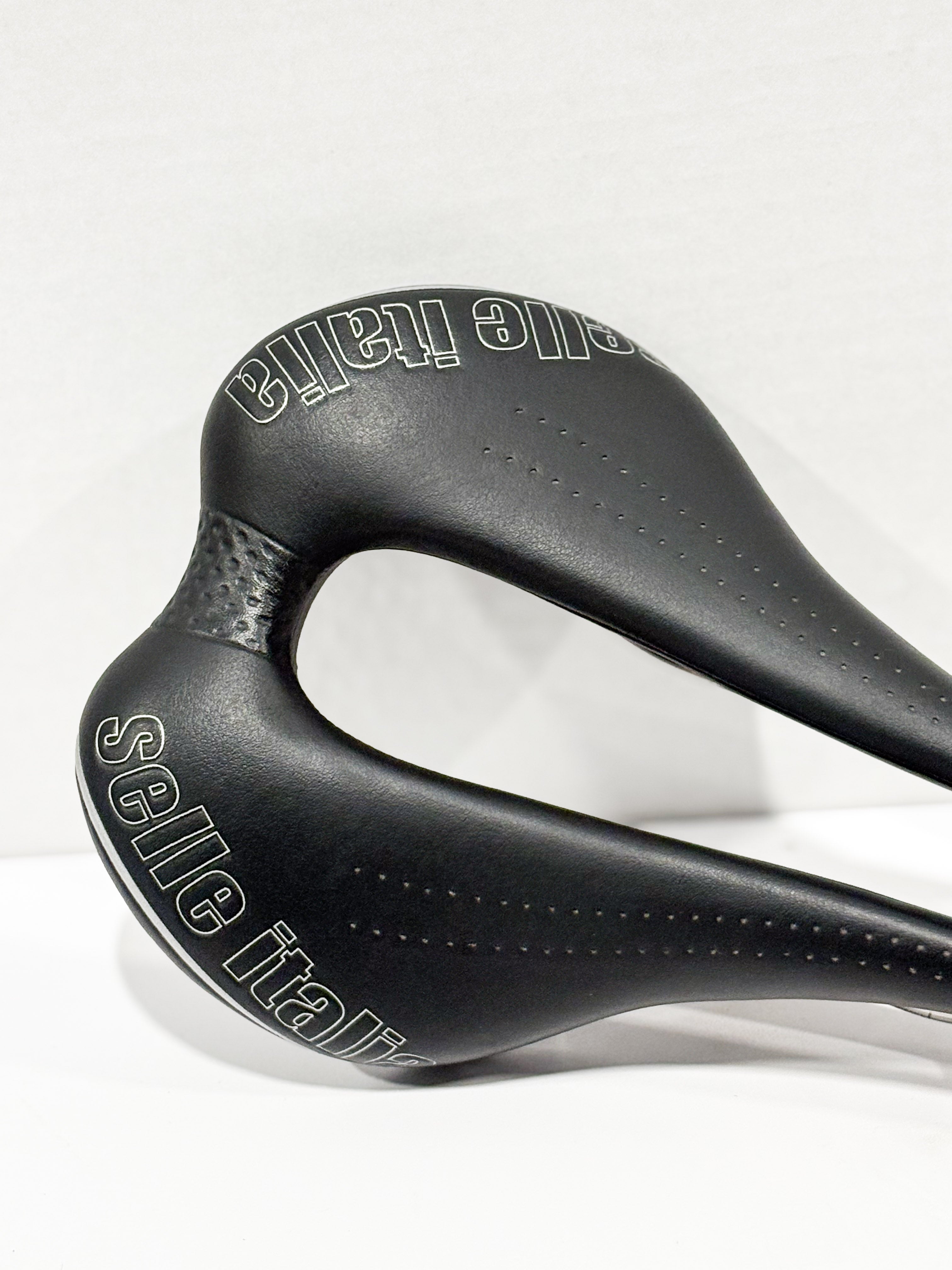 Selle Italia SLR Superflow Boost 145mm Ti316 Titanium Rails Bike Saddle Carbon