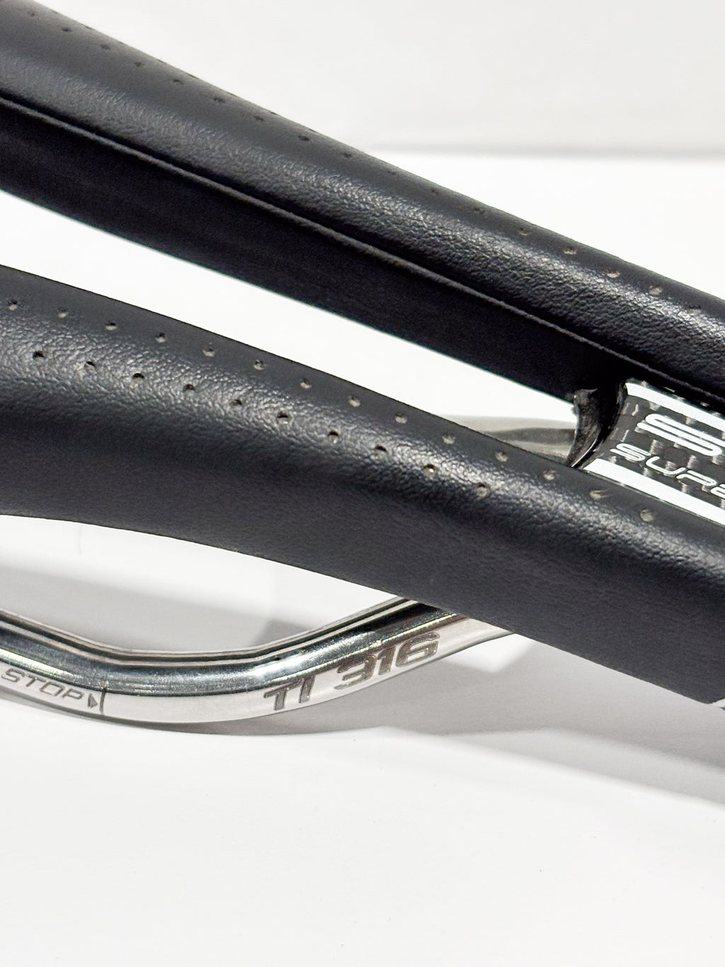 Selle Italia SLR Superflow Boost 145mm Ti316 Titanium Rails Bike Saddle Carbon