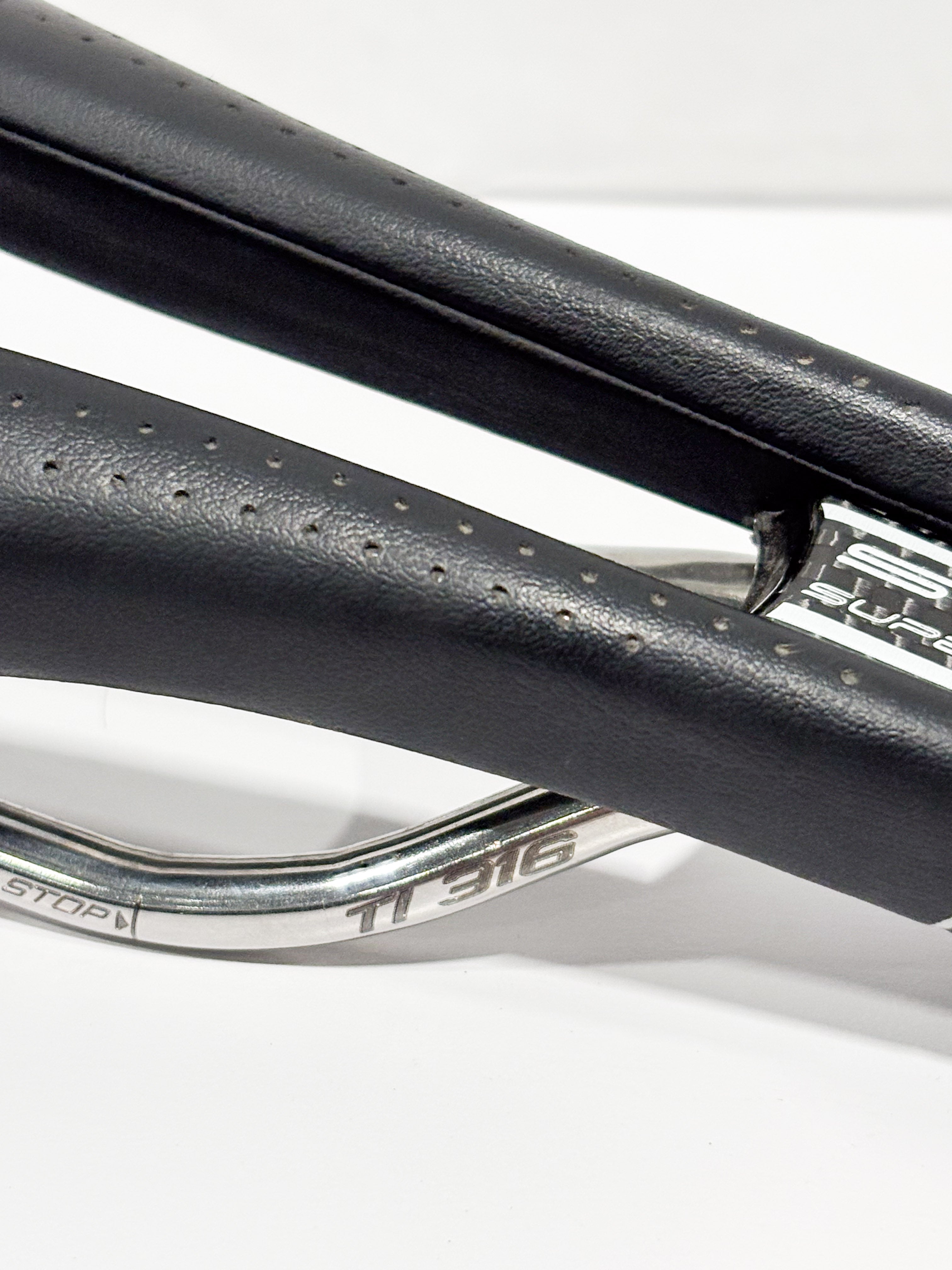 Selle Italia SLR Superflow Boost 145mm Ti316 Titanium Rails Bike Saddle Carbon