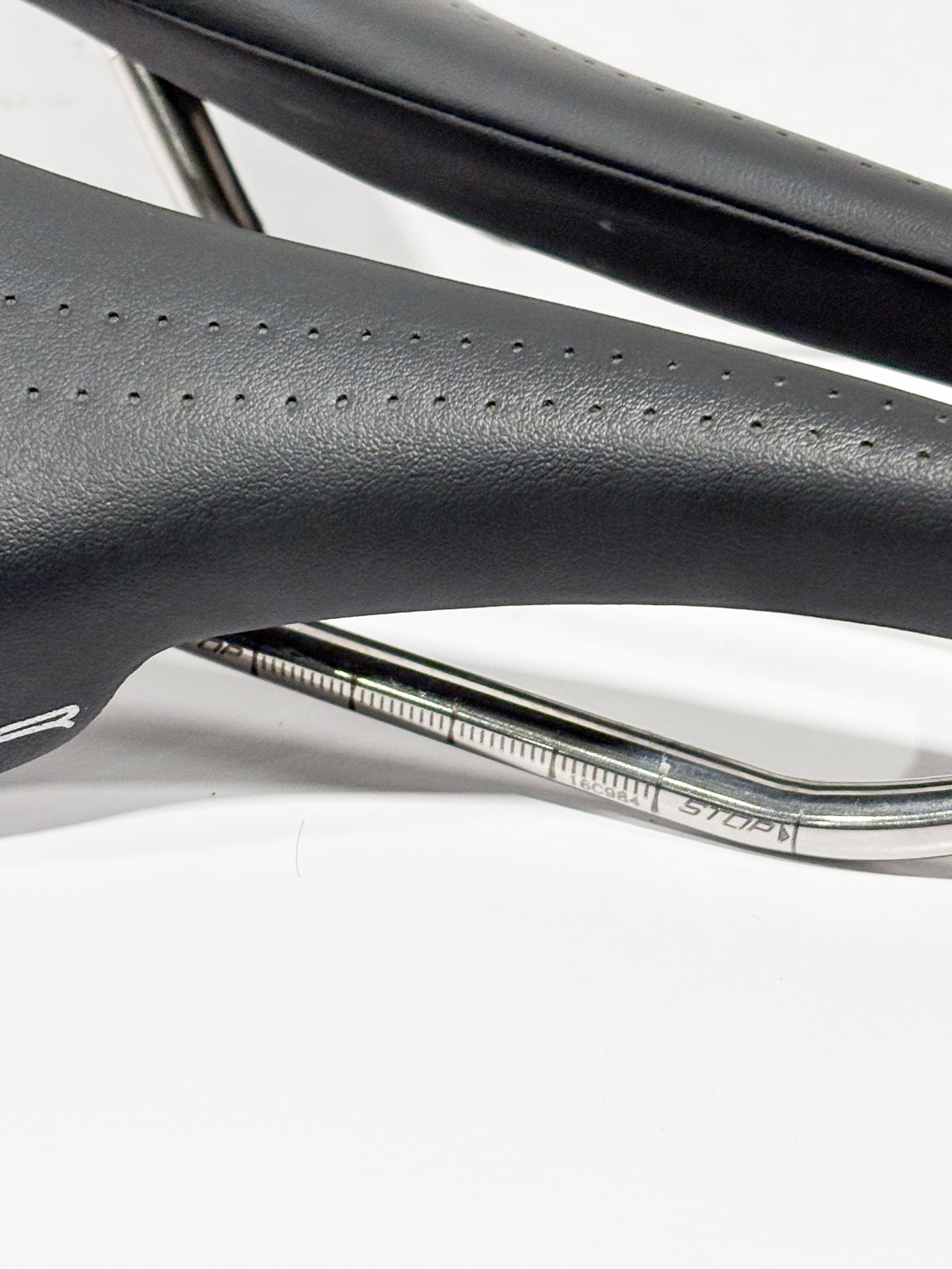 Selle Italia SLR Superflow Boost 145mm Ti316 Titanium Rails Bike Saddle Carbon