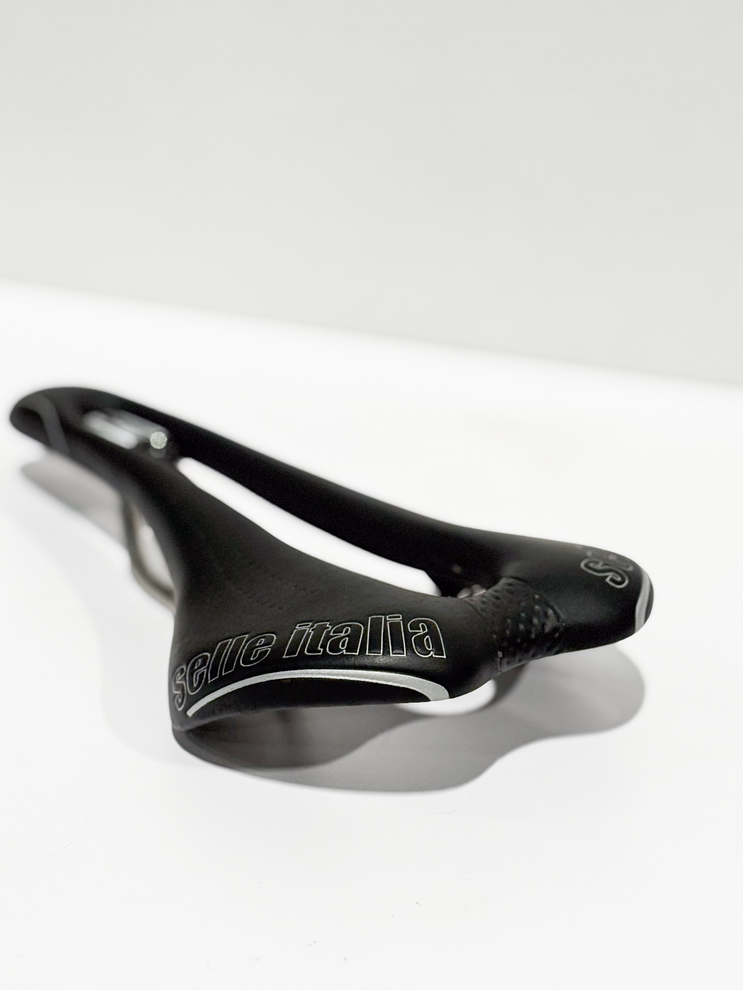 Selle Italia SLR Superflow Boost 145mm Ti316 Titanium Rails Bike Saddle Carbon