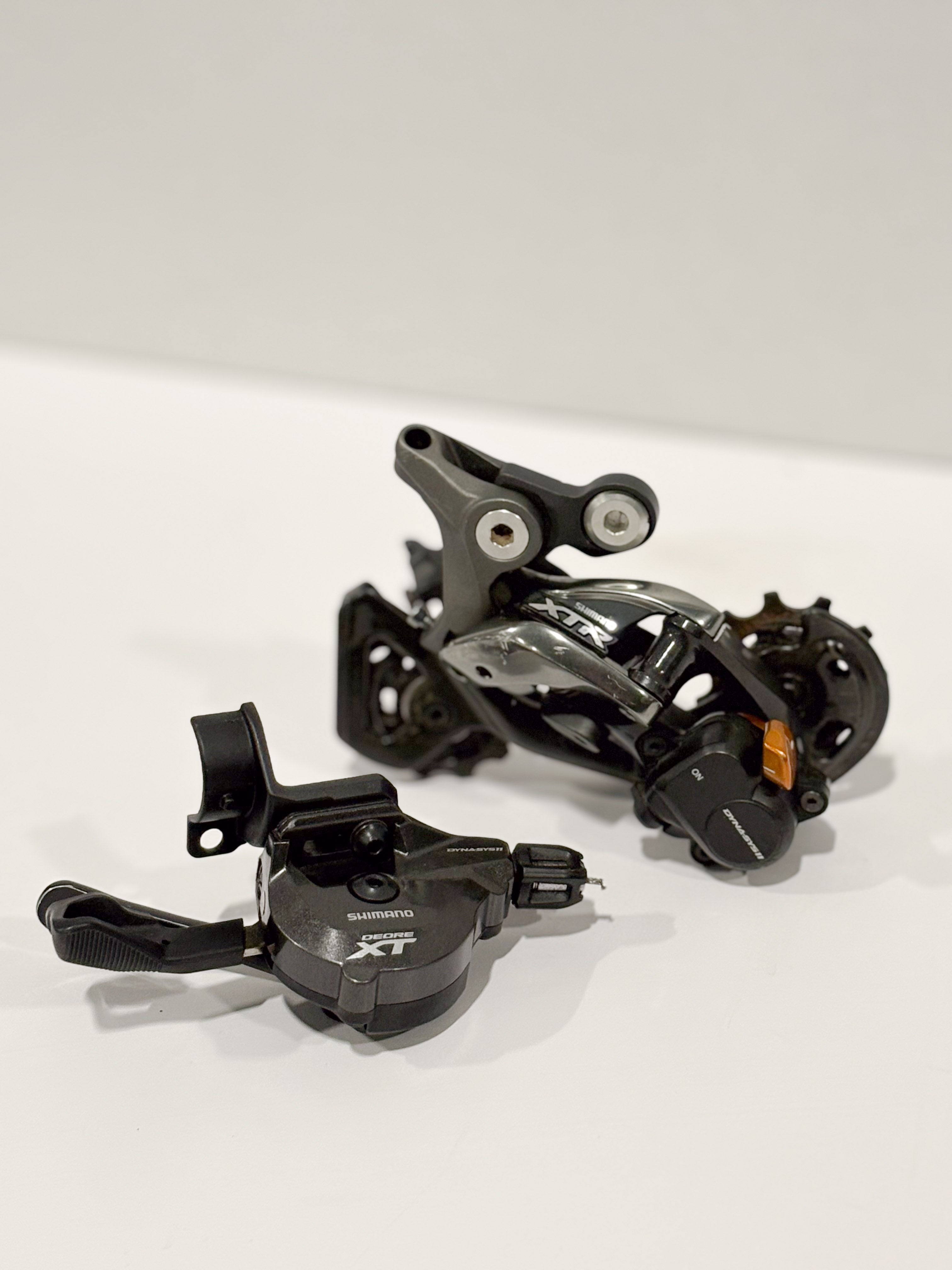 Shimano XTR RD-M9000 Rear Derailleur + XT M8000 Shifter11-Speed - Black